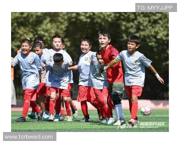 新疆足球明星努尔飞腿：从草根到顶尖球员的成长之路